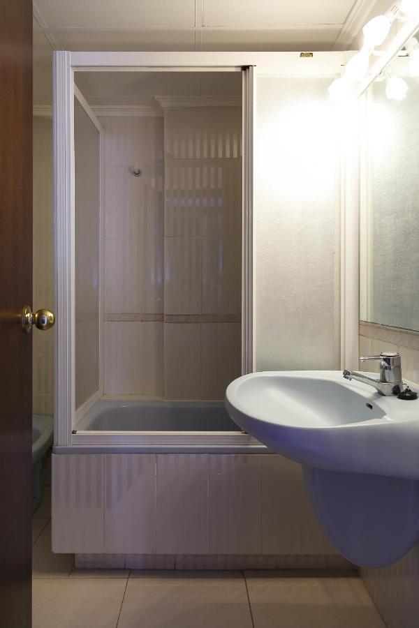 Uhc Barcino Apartments ซาลอว์ ภายนอก รูปภาพ